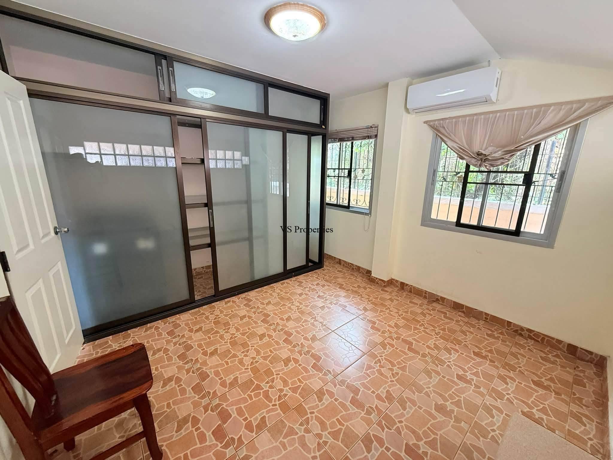 For Rent | Detached House 4 bedrooms Fully Furnished in Soi Noen Phlap Wan, Pattaya.