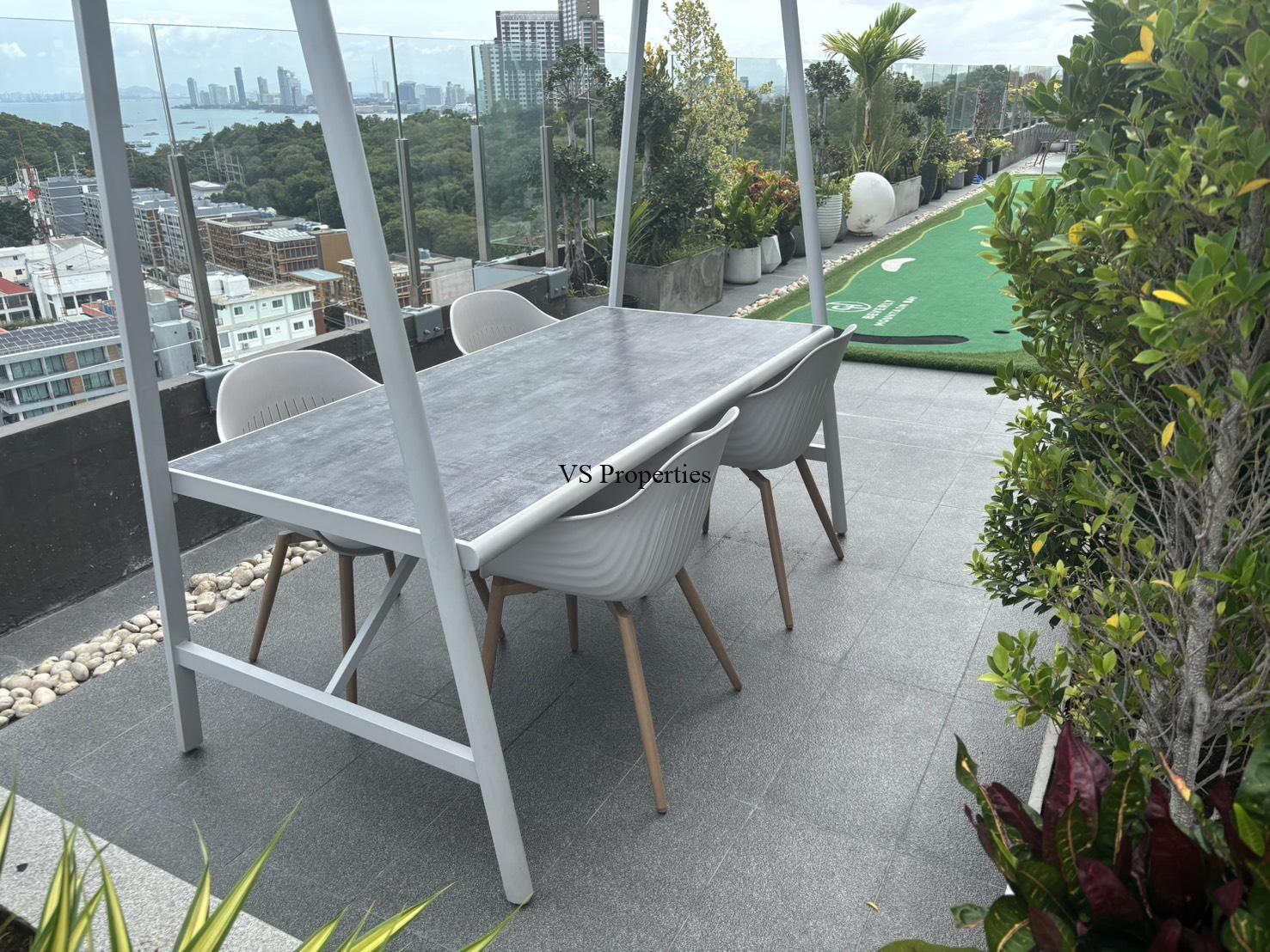 For Rent | 1 Bedroom Condo with Garden, City & Sea View at Beverly Mountain Bay, Pratamnak, Pattaya.