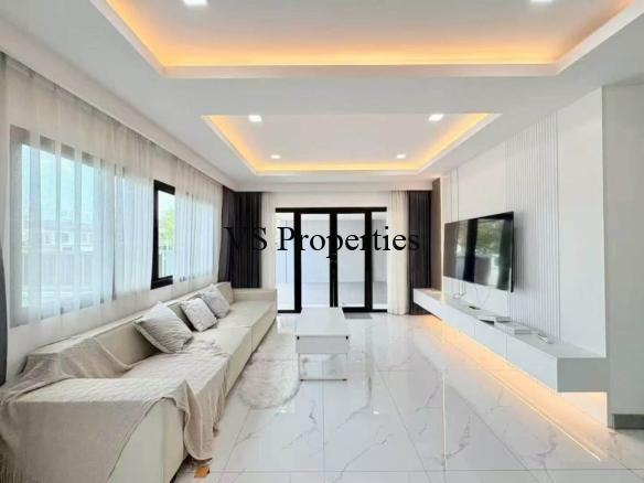For Rent | 5 Bedrooms Pool Villa at Chokchai Village 9, Soi Khao Noi , Pattaya.