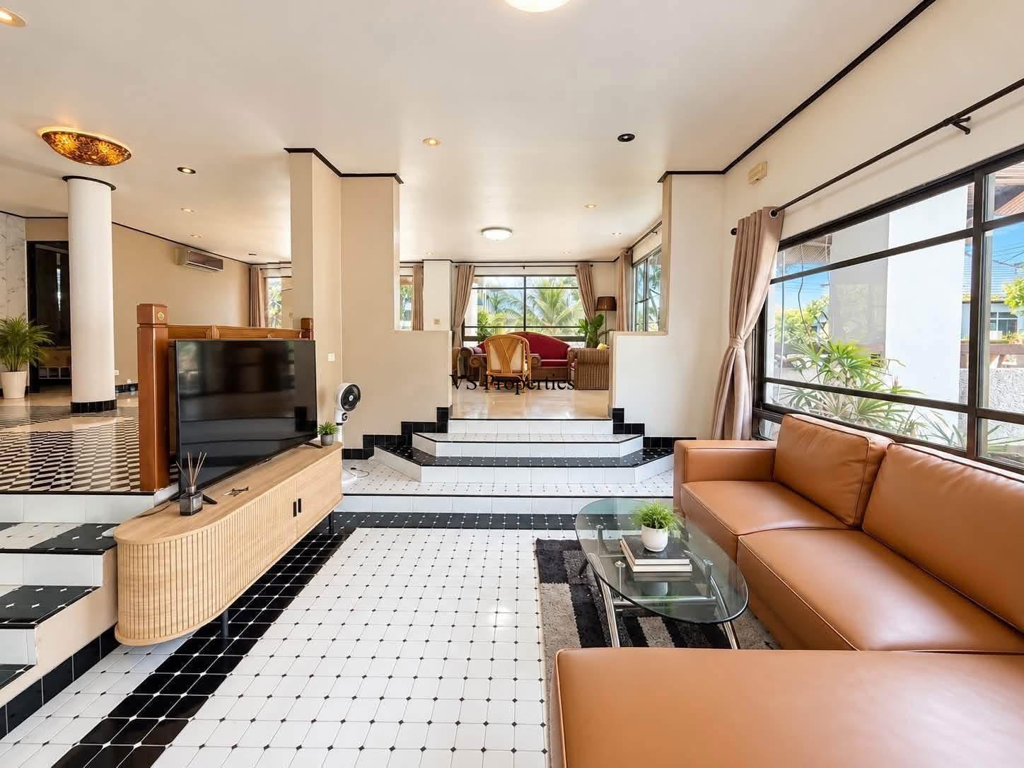 For Rent | 4 Bedroom detached house Luxury House in Central Pattaya.