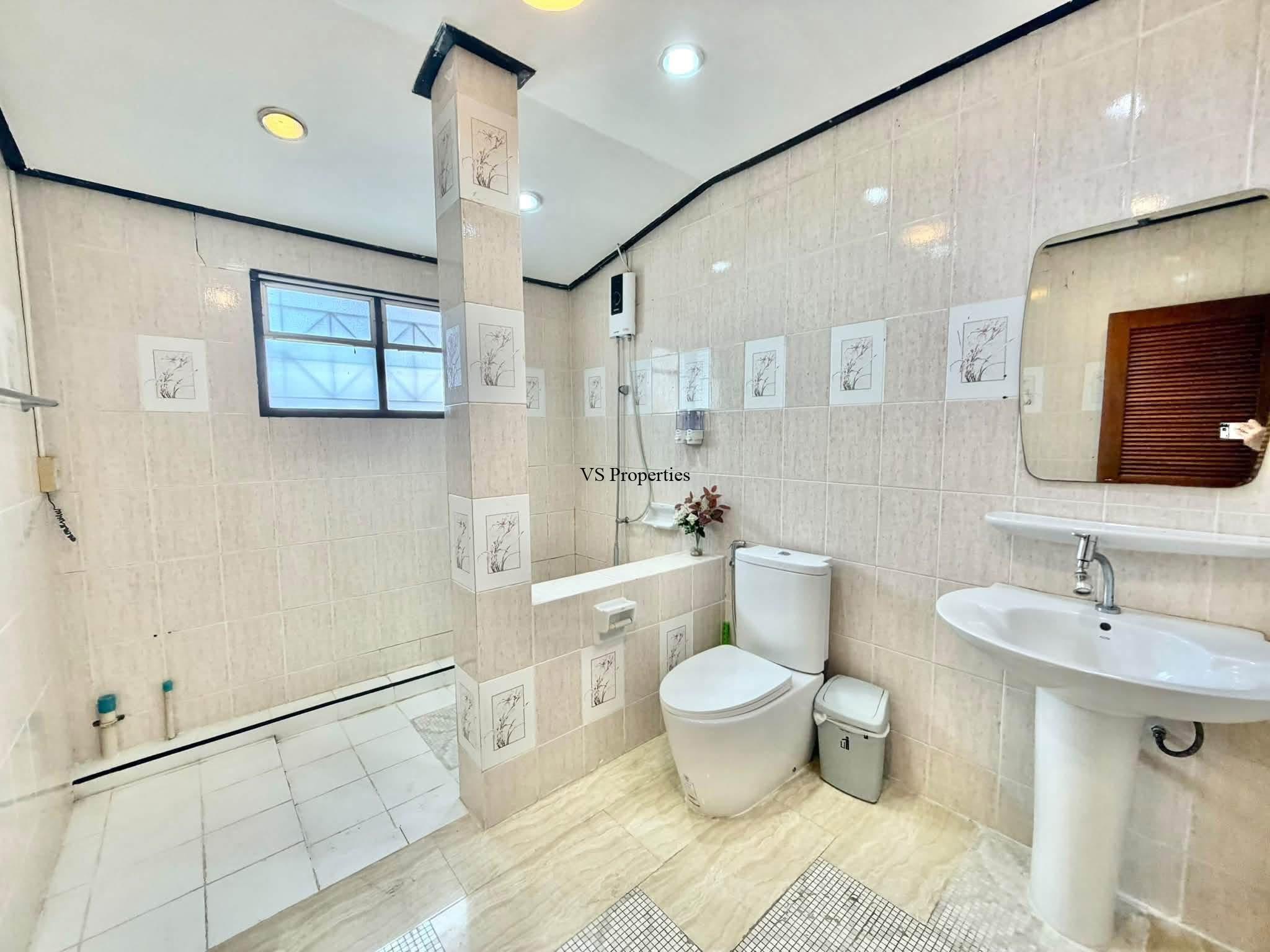 For Rent | 4 Bedroom detached house Luxury House in Central Pattaya.