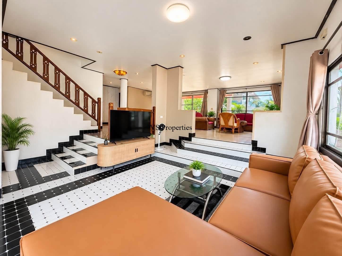 For Rent | 4 Bedroom detached house Luxury House in Central Pattaya.